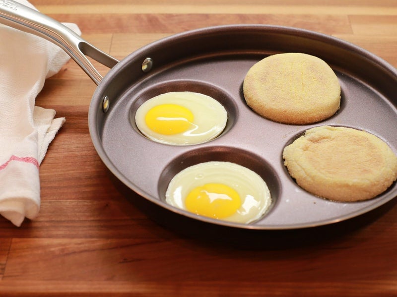 TECHEF - Egg Pan Nonstick, Aluminium Plett Pan, 4 Egg Frying Pan for Perfect Breakfast Eggs, Pancakes, Hamburgers & More, Non Toxic PFOA-Free, Easy to Clean, Made in Korea (No Induction) - Image 4